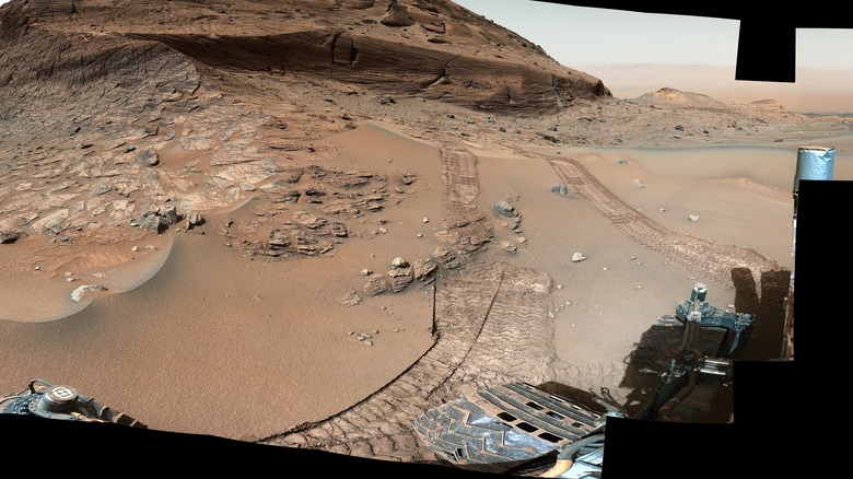 Curiosity's view of the Gale Crater